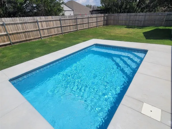 4825 Wichita St, Granbury, TX 76048