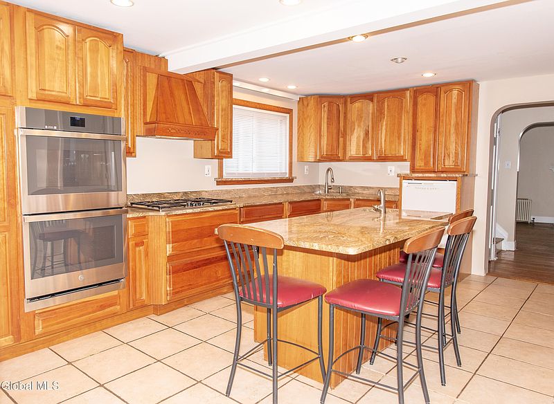 3rd image of 230 Alexander Avenue