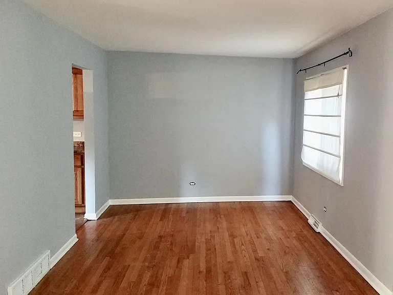1056 Des Plaines Ave — Photo 10