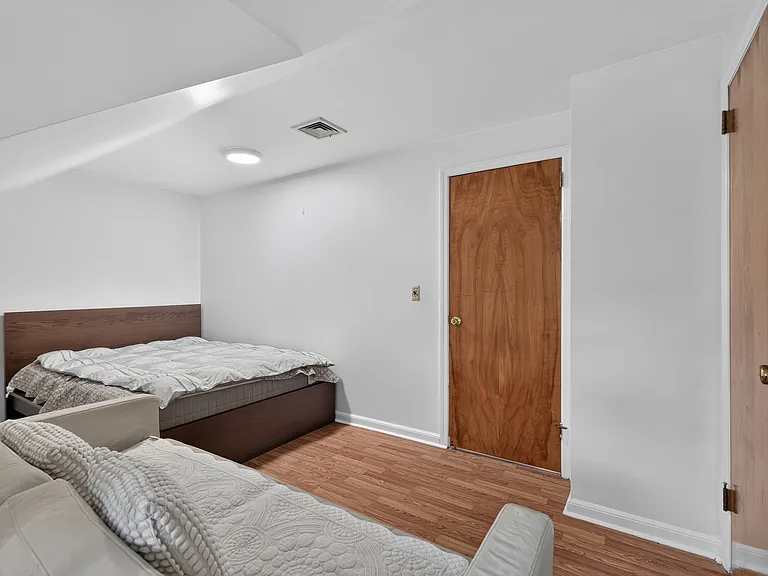 7 Glenwood Ave — Photo 19