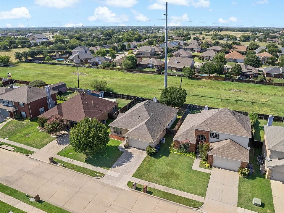 1st image of 309 Autumn Breeze Dr