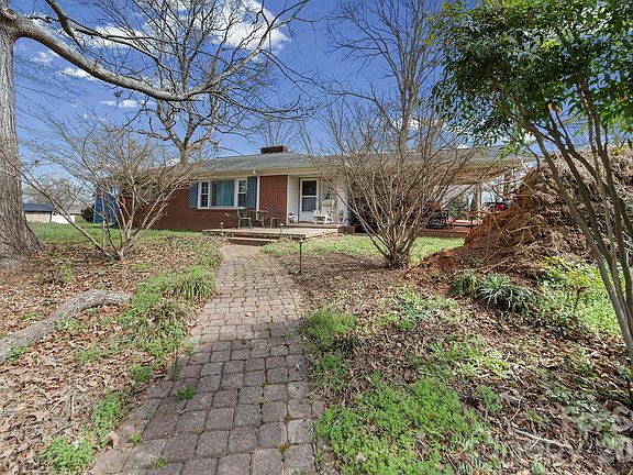 3rd image of 508 Washburn Switch Rd