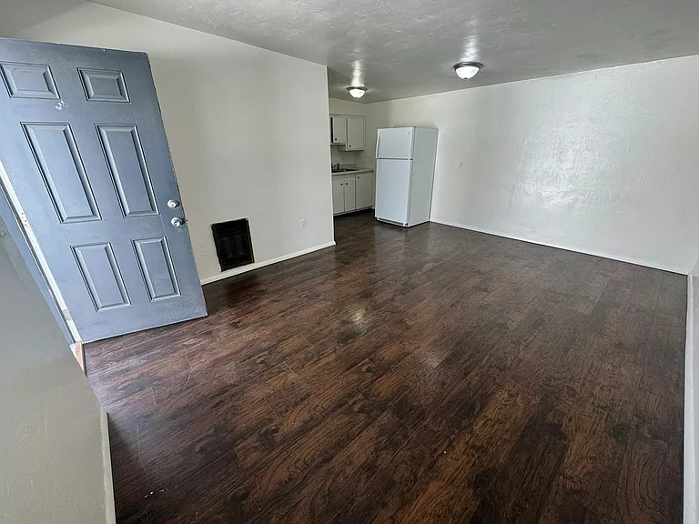 1065 W Marina Dr #8 — Photo 4