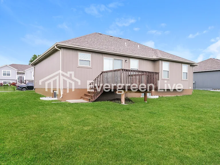 900 SW Chickadee Dr — Photo 14