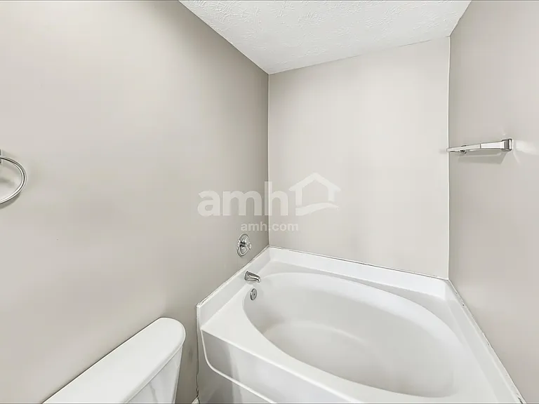 119 Crestwood Ln — Photo 16