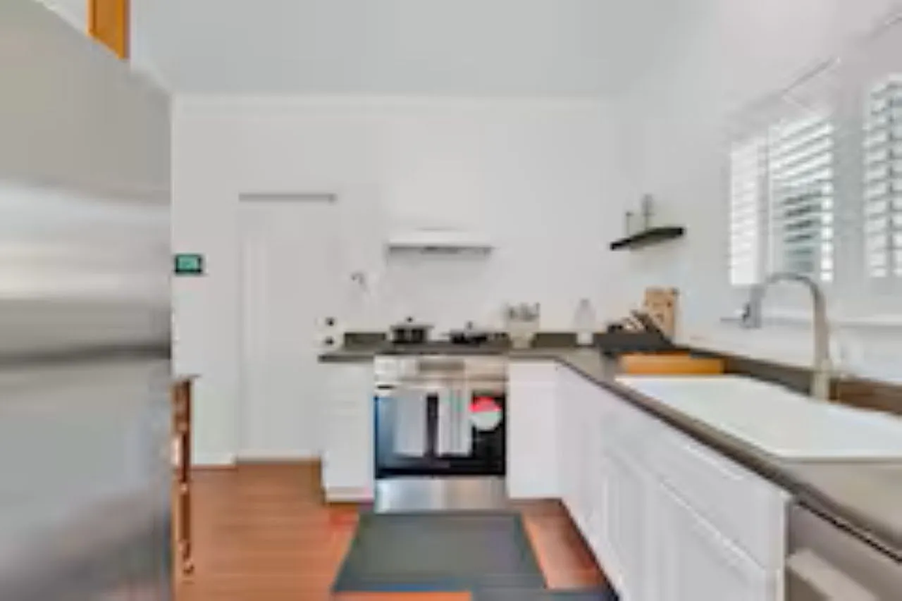 3 bed, $4,000 — Photo 1