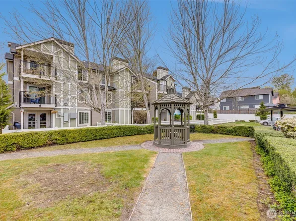 10619 SE 261st Place #E304, Kent, WA 98030