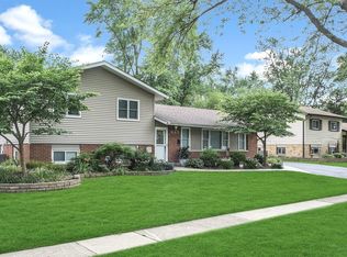 665 Flagstaff Ln, Hoffman Estates, IL