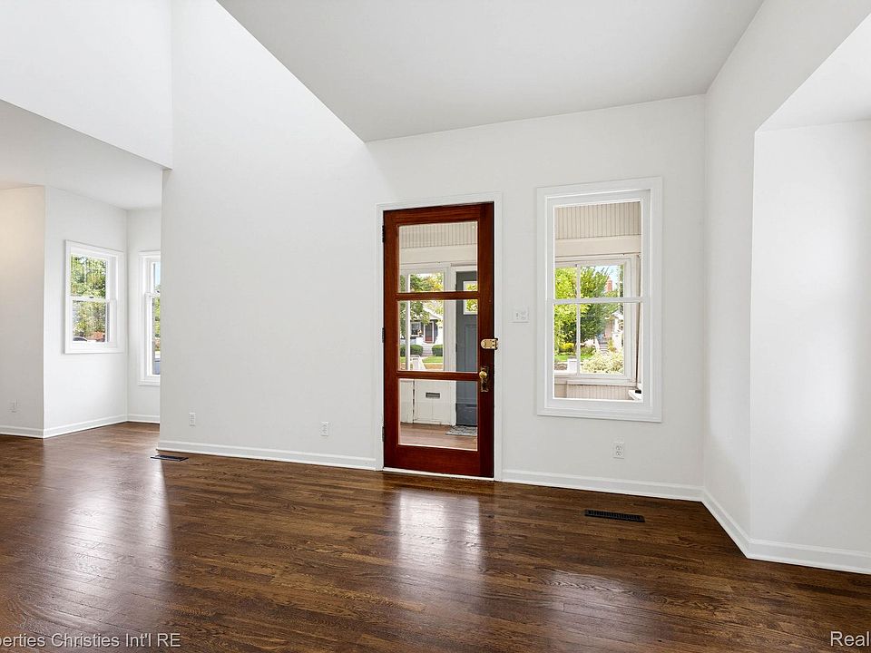 119 Crane Ave, photo 7