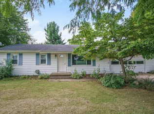 23205 N Shore Dr, Edwardsburg, MI 49112