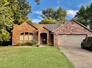 606 W 33rd St, Sand Springs, OK 74063
