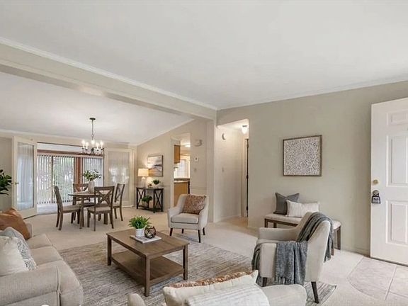4th image of 40 Trailwood Dr