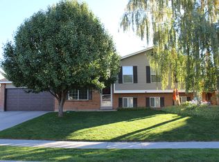 12063 S Pineridge Rd, Sandy, UT 84094