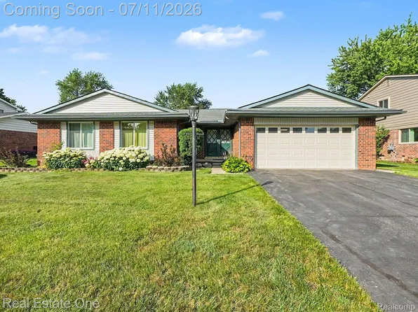 22550 Brook Forest Rd, Novi, MI 48375
