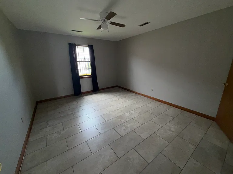 129 W Oakshire St #B — Photo 6