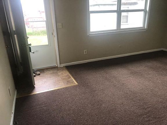 4th image of 1214 Oak St