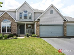 569 W Highplains Rd, Round Lake, IL 60073