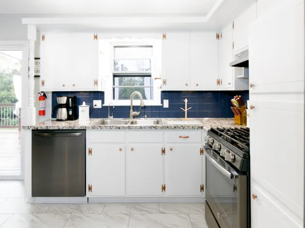 15212 E 33rd St S, Independence, MO 64055