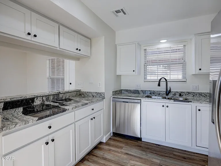 2907 S Jackson Ave — Photo 10