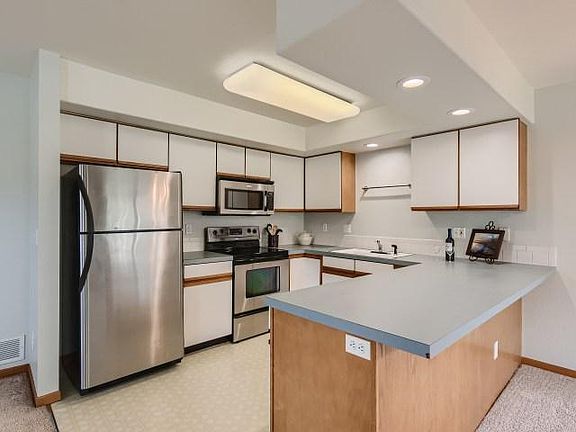 5th image of 1637 Westbridge Dr Unit L4