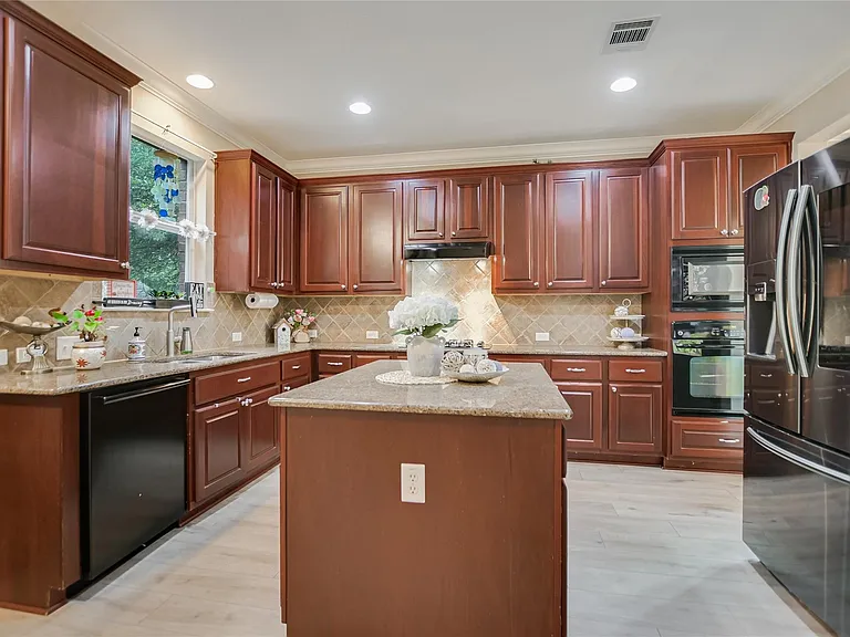 3706 Katie Ln — Photo 3