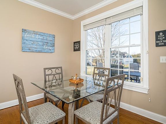 5th image of 658 Coltsfoot Ln