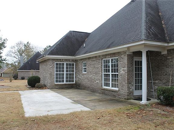 5th image of 20 Pine Grove Ln