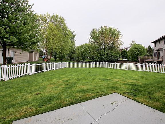 5th image of 1367 Heritage Ave NW