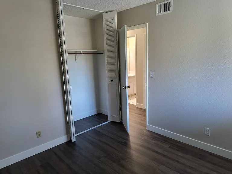 6805 Castillo Ct — Photo 27