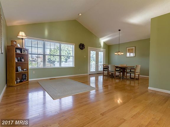 Living rm w/gleaming hardwoods, cathedral ceilings