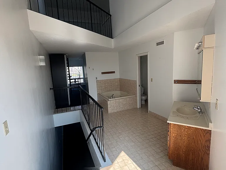 1900 Grove Ct #409 — Photo 11