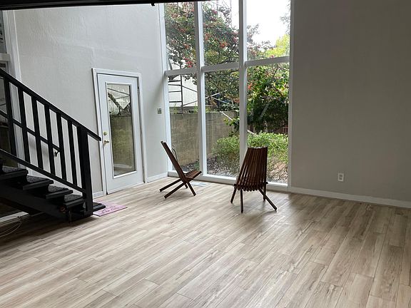 Living room with separate entrance