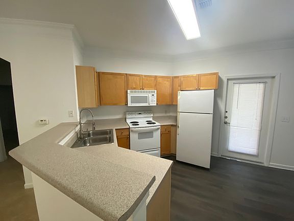 5th image of 8830 Villa View Cir Unit 105