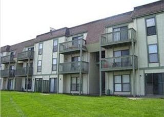 2nd image of 4001 S Redwood # F Dr