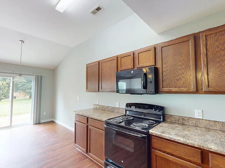 10612 Kempsford Dr — Photo 5