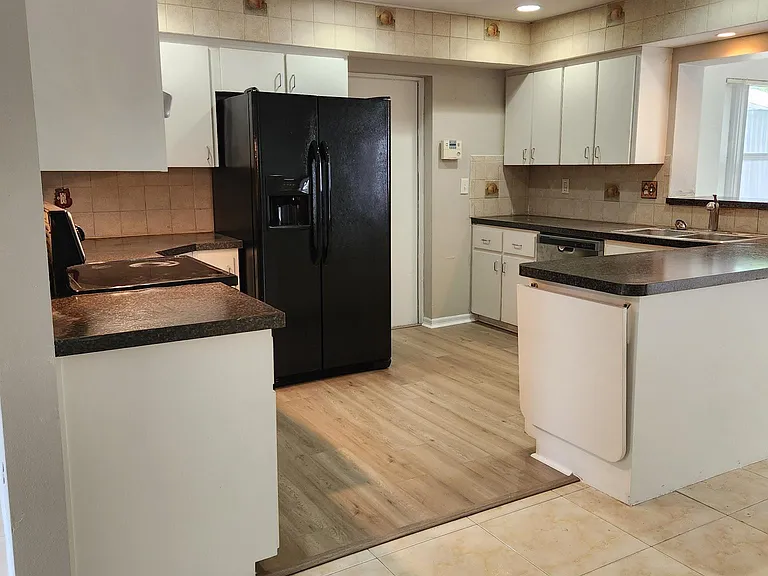 603 Powell St — Photo 3