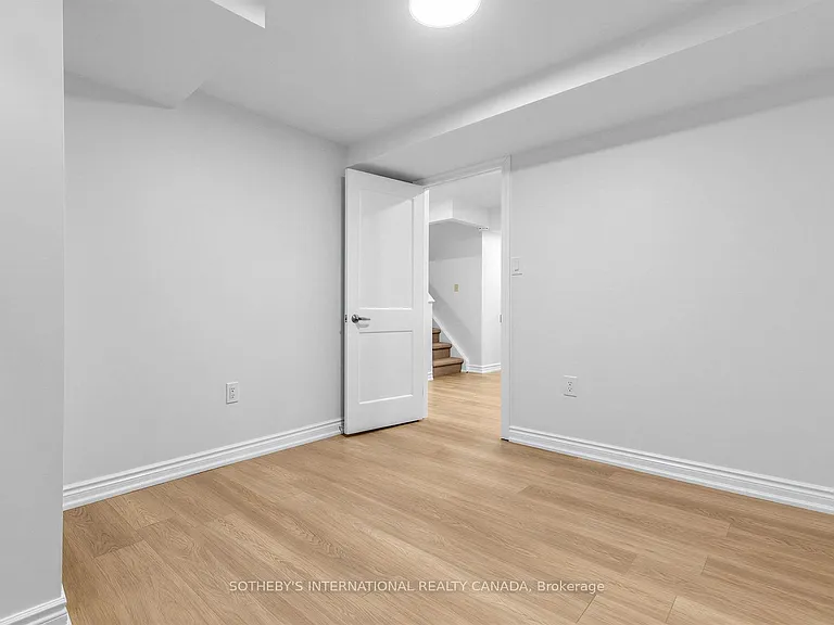 11 Valley Centre Dr #BASEMENT — Photo 18