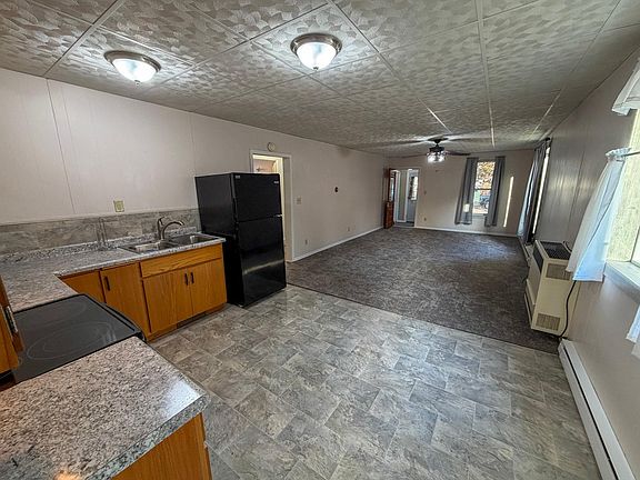 4th image of 403 4th St