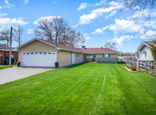 1811 E Grand Ave, Lindenhurst, IL 60046