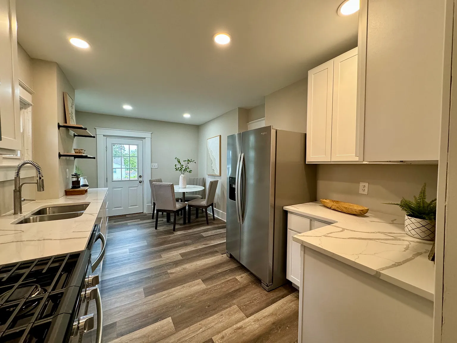 712 Angenette Ave — Photo 3