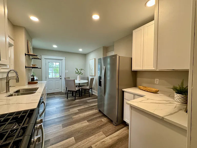 712 Angenette Ave — Photo 3