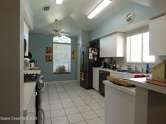 5th image of 1325 Cypress Bend Cir