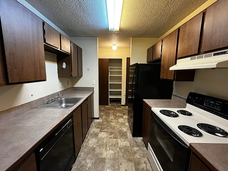230 W Broadway St — Photo 2