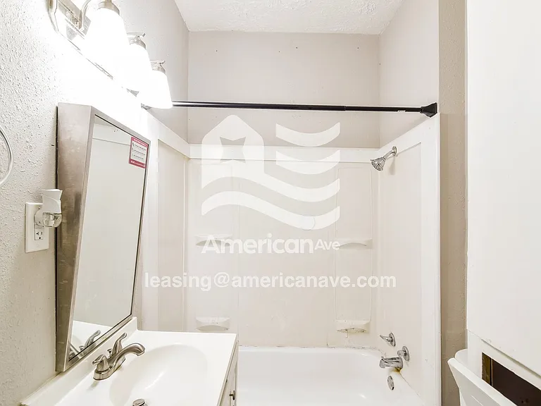 1335574_010_bathroom_11.jpg