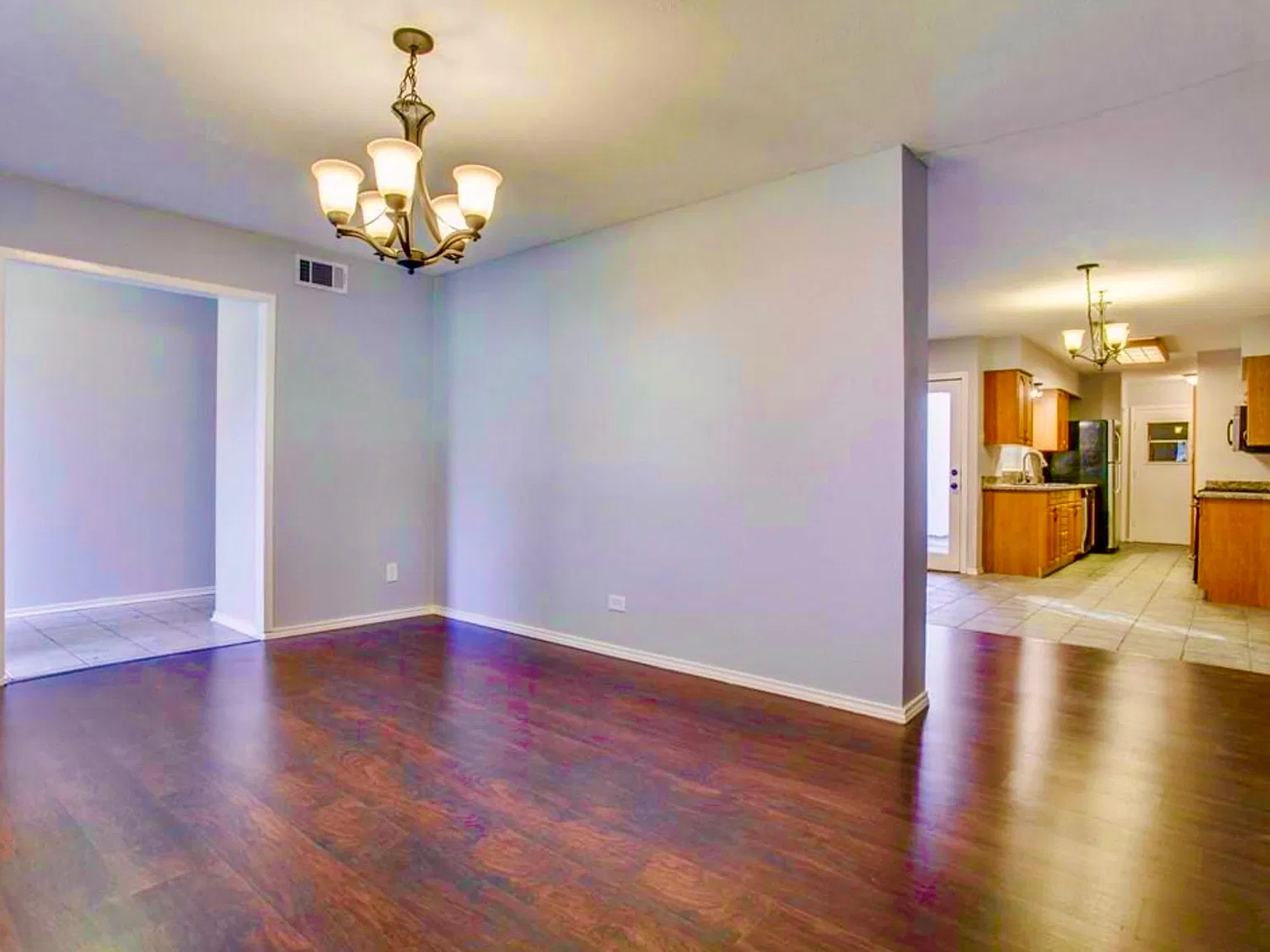 3 bed, 2.0 bath, 1467 sqft, $2,600 — Photo 4