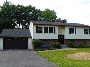12 Tanglewood Ln, Poughkeepsie, NY 12603
