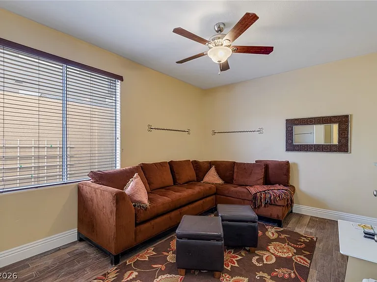 724 Pinnacle Heights Ln — Photo 24