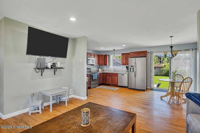 5th image of 34 Wilson Avenue