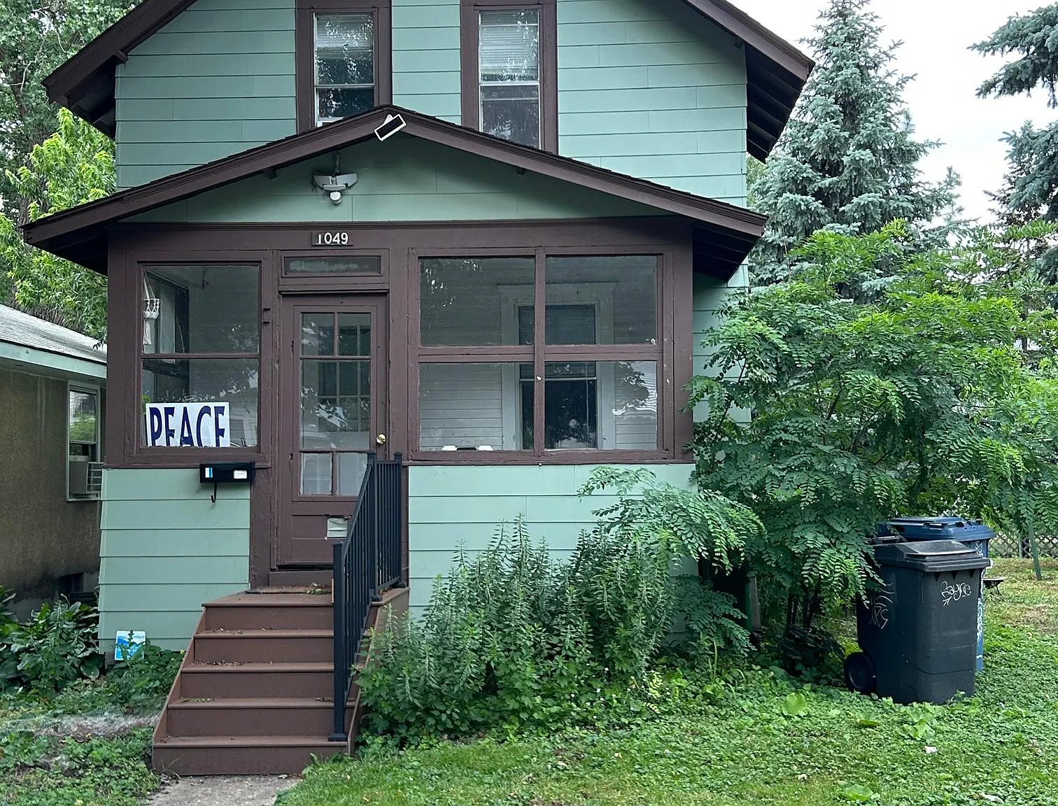 4 bed, $2,000 — Photo 1