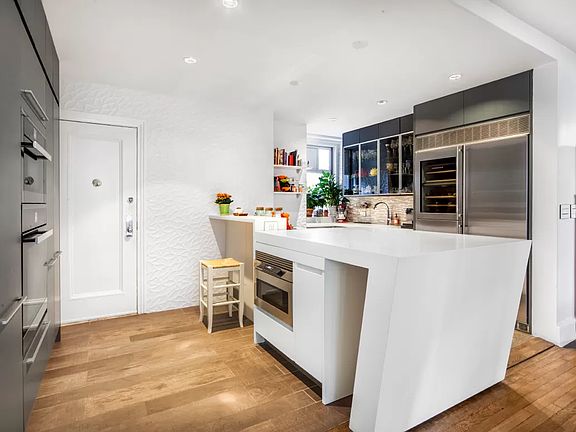 3rd image of 108 E 82nd St APT 4D